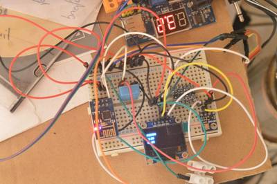Using the 4 pins of the ESP8266-01