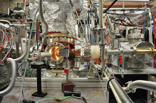 Laser spectroscopy measurements reveal size and shape of the nucleus of nobelium