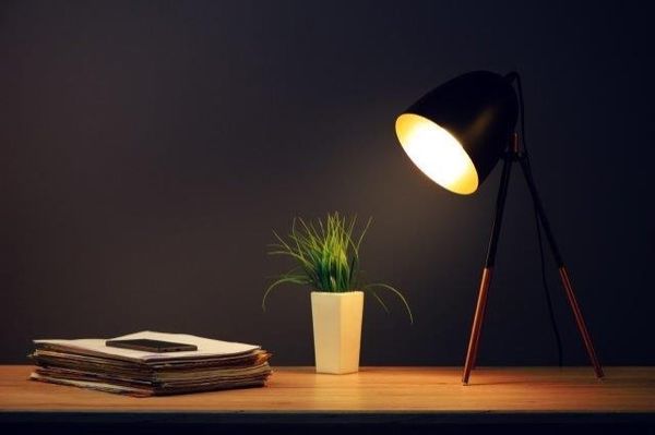 Powering devices - with a desk lamp?
