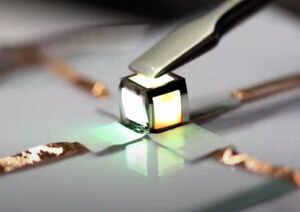 Ultrathin quantum dot LED that can be folded freely as paper