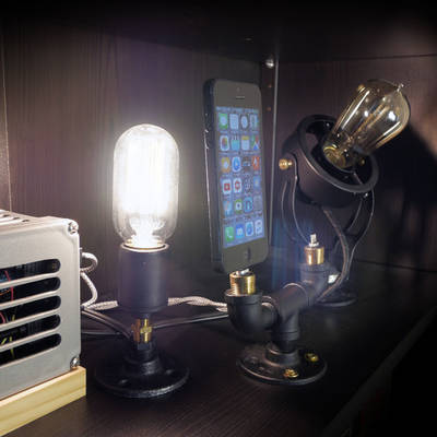 Arduino Controlled Phone Dock With Lamps