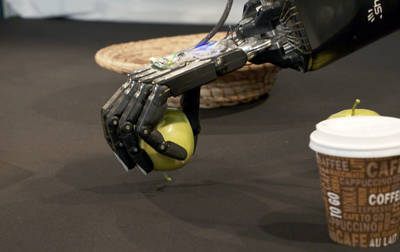 Self-Learning Robot Hands