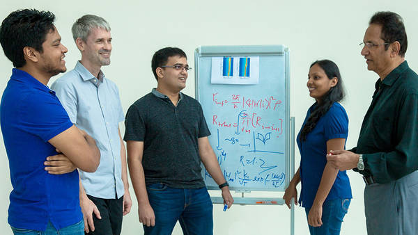 Research team led by NUS scientists breaks new ground in memory technology