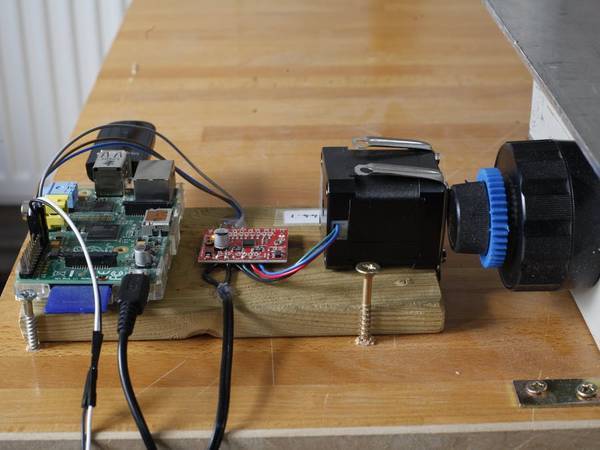 Driving the focus stacking rail using a Raspberry Pi