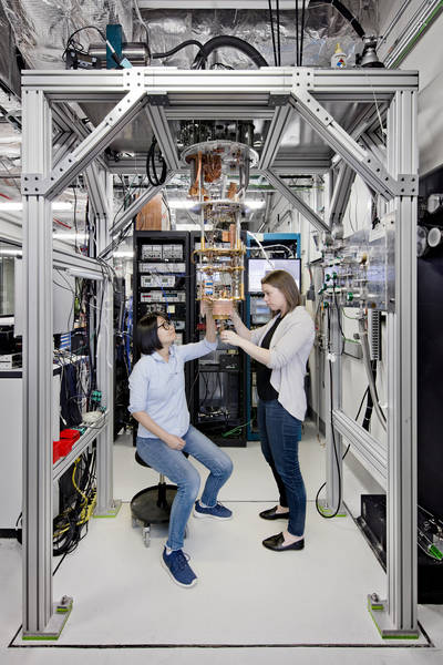 IBM Building First Universal Quantum Computers for Business and Science