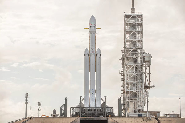 SpaceX's Falcon Heavy Rocket: By the Numbers