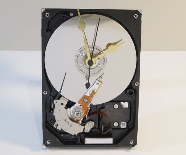 Upcycle A Hard Drive Into A Clock