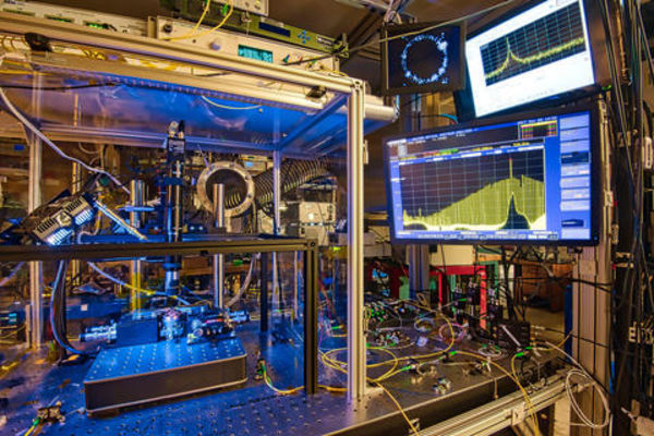 NIST Team Shows Tiny Frequency Combs Are Reliable Measurement Tools
