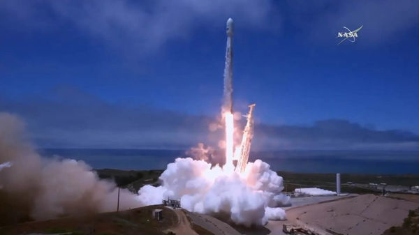 SpaceX Launches Twin NASA Probes to Track Earth's Water (and Satellites Hitch a Ride)