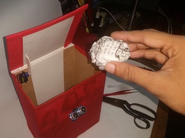 Arduino Trash-Bot (auto open close trash bin)