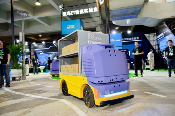 Alibaba made a driverless robot that runs 9 mph to deliver packages