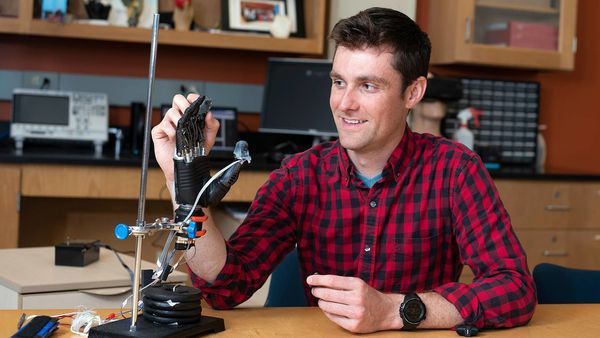 New 'E-Dermis' Brings Sense of Touch, Pain to Prosthetic Hands