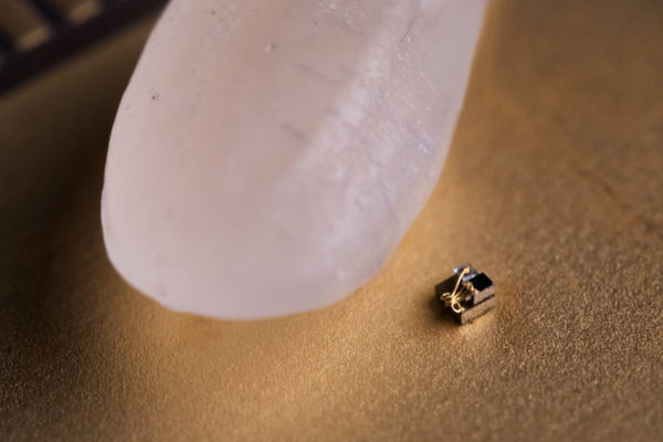 U-M researchers create world's smallest 'computer'