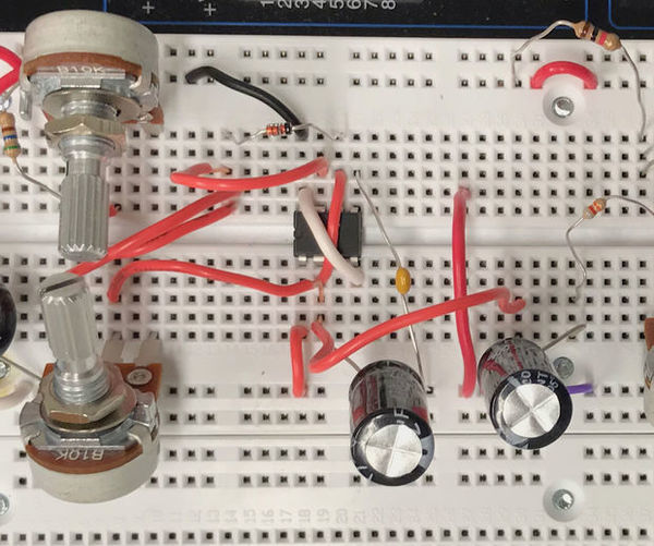 Pulsating LED Using a 555 Timer and Potentiometers