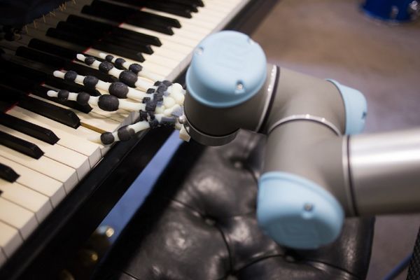 3D-printed robot hand 'plays' the piano
