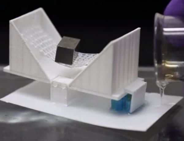 Engineers 3D print smart objects with 'embodied logic'