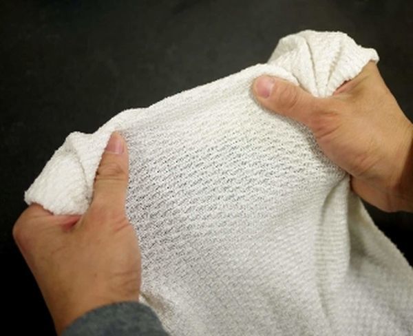 Scientists Develop First Fabric to Automatically Cool or Insulate Depending on Conditions