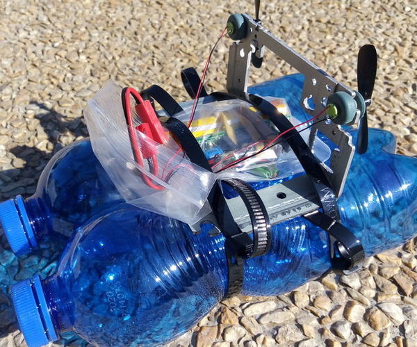 UChip  RC Boat Out of Plastic Bottles and CD-ROM Player!