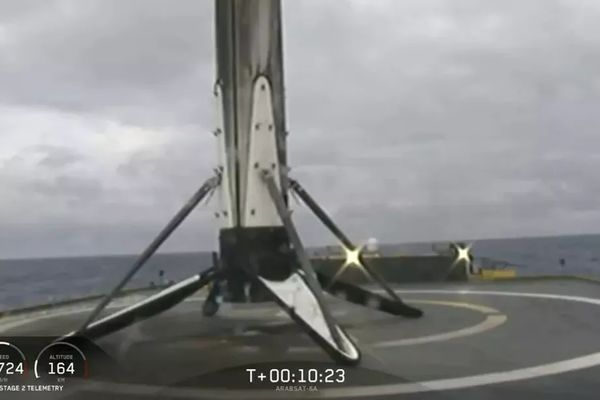 SpaceX loses the center core of its Falcon Heavy rocket due to choppy seas