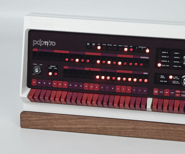 PiDP-11: Replica of the 1970s PDP-11/70
