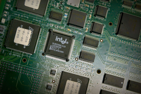 New secret-spilling flaw affects almost every Intel chip since 2011