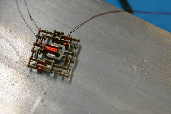 Tiny motor can “walk” to carry out tasks