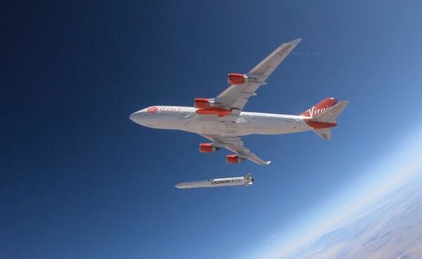 Virgin Orbit's Rocket-Launching 747 Jumbo Jet Nails 1st Drop Test