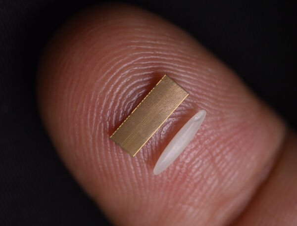 Tiny Intel EMIB Helps Chips ‘Talk’ with Each Other