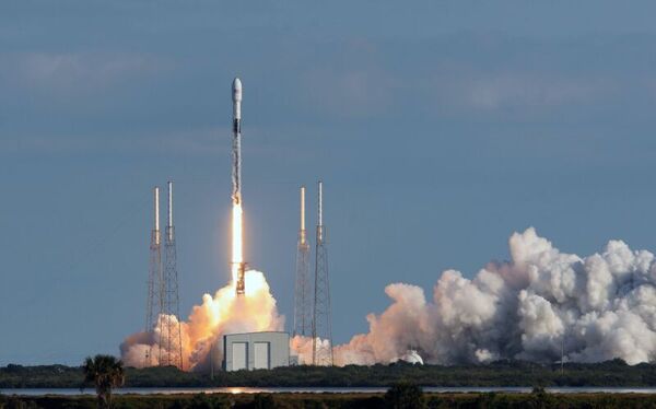 SpaceX gets FCC license for 1 million satellite-broadband user terminals