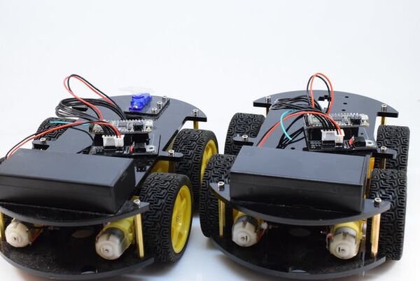 Mirroring Robot Movements with Packet Radios