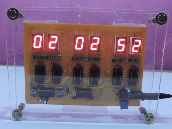Digital Clock But Without a Microcontroller