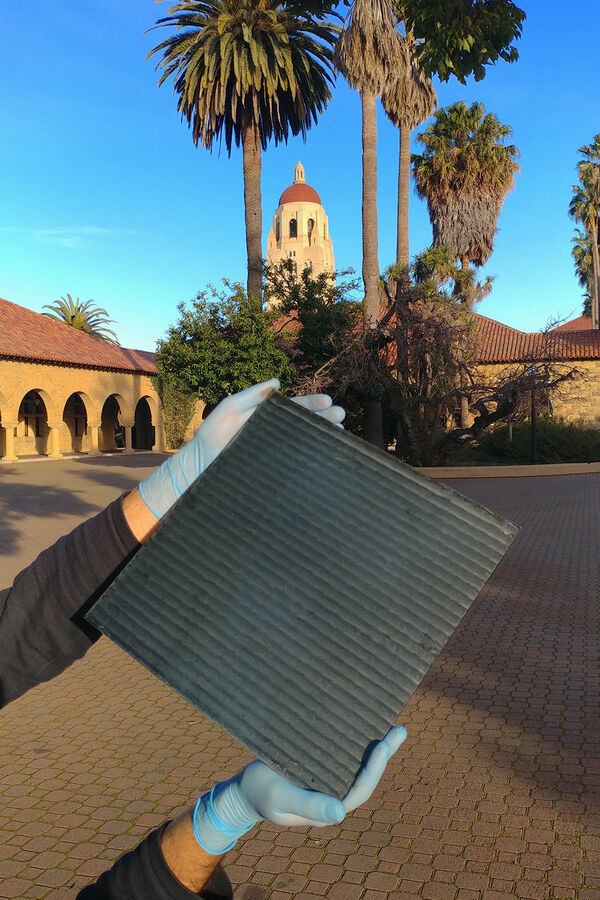 Stanford scientists invent ultrafast way to manufacture perovskite solar modules