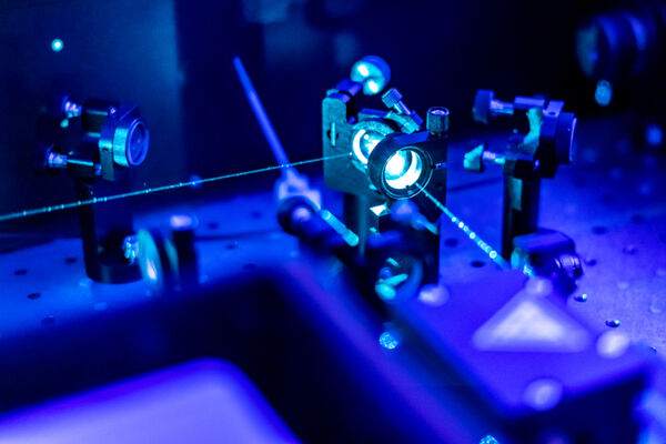 A Necklace of Resonators: How Scientists Efficiently Control Light in Nanoscale