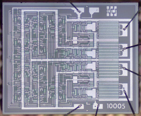 Reverse-engineering the clock chip in the first MOS calculator