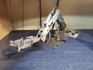 Robotic Arm (with linear actuators)