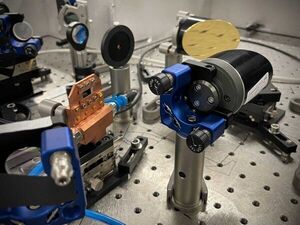 Emulating impossible ‘unipolar’ laser pulses paves the way for processing quantum information