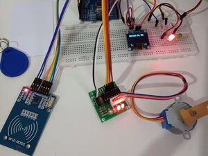 Door lock system with Arduino and RFID Module!